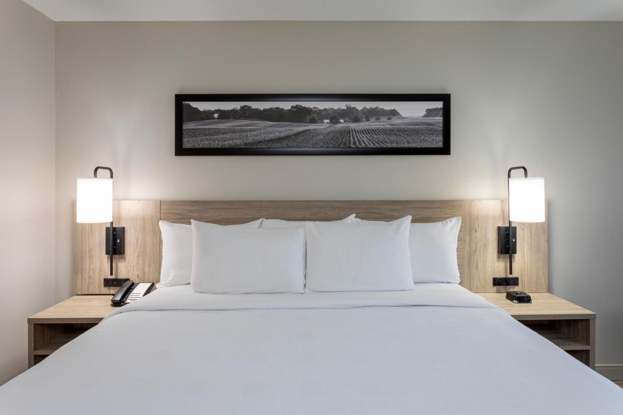 Grandstay Hotel & Suites Кембридж Екстер'єр фото